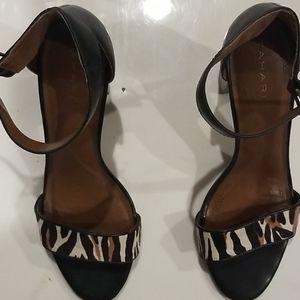 TAHARI ANIMAL PRINT SHOE